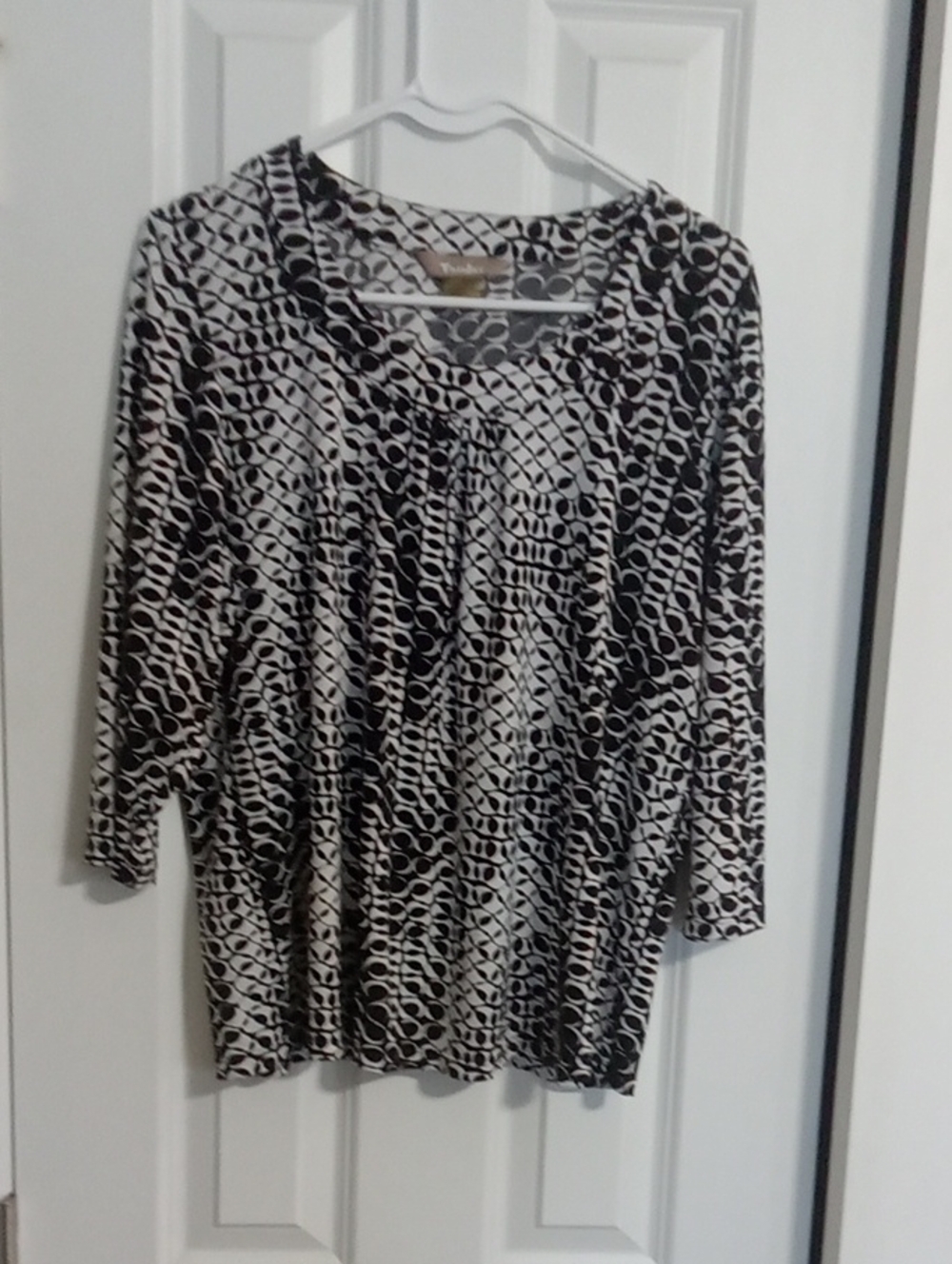 TanJay Black and White Geometric Long Sleeve Top